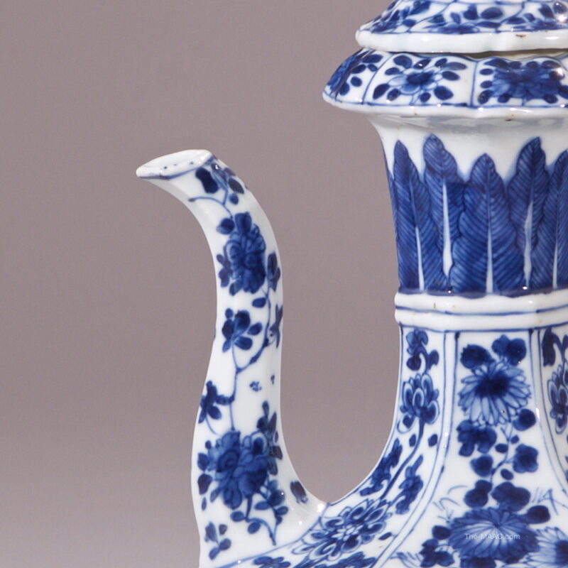 Exceptional and Rare Kangxi Ewer and Cover - Image 2