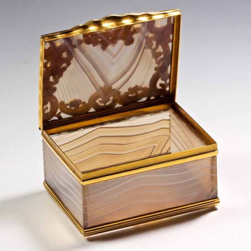 Antique Wonderful Gold and Agate Box - Image 2