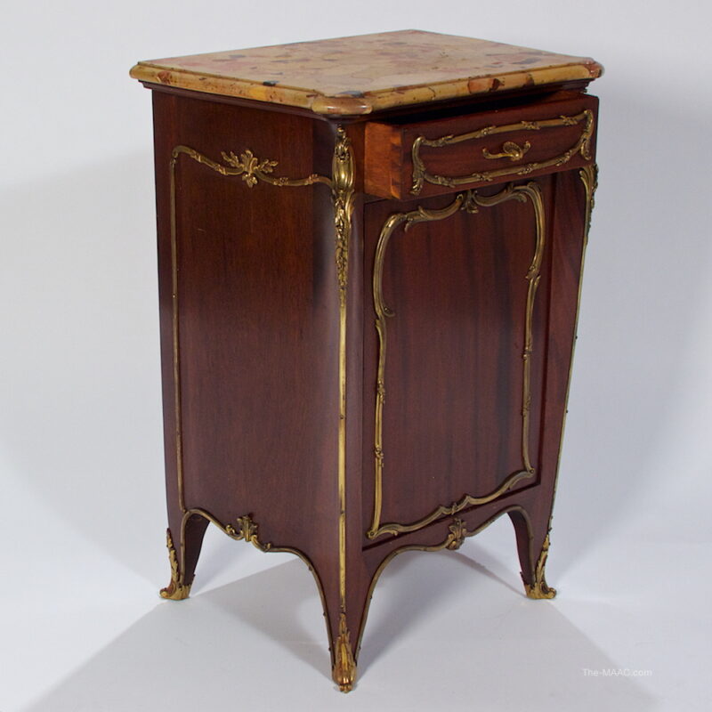 Ormolu Mounted Mahogany Bedside Table by Linke - Image 3