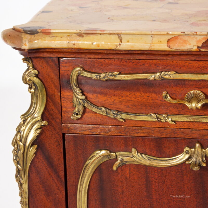 Ormolu Mounted Mahogany Bedside Table by Linke - Image 4