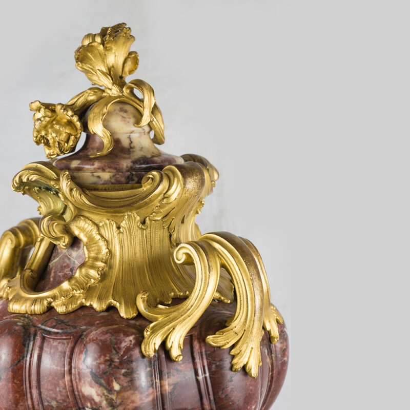 A Fine Pair of Louis XV Style Gilt-Bronze Mounted and Fleur de Pêcher Marble Cassolets - Image 3