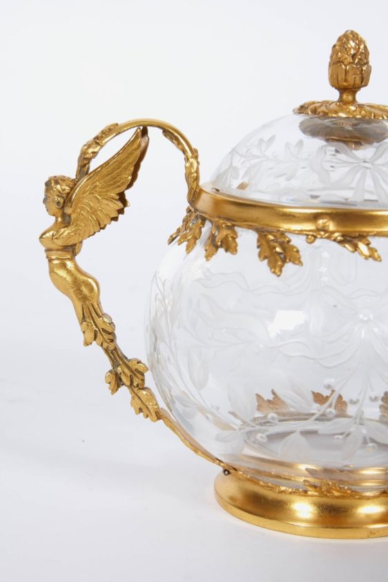handle of glass bowl