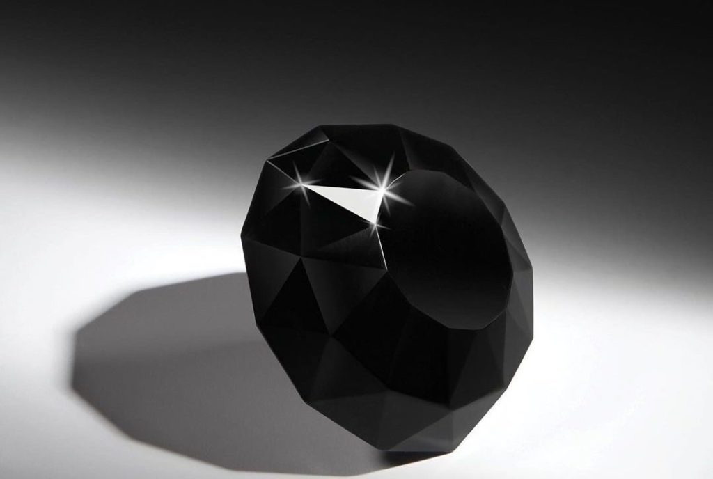 Baccarat black crystal perfume bottle from 1926: Tresor Cache “lys” by Isabey